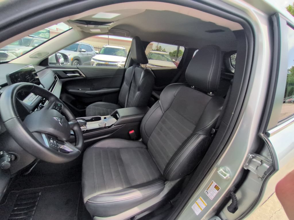 Used 2025 Mitsubishi Outlander SE FWD image 25