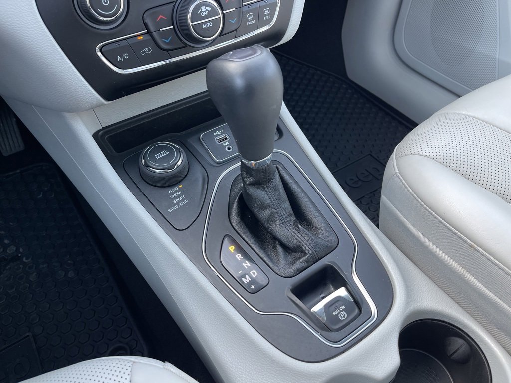 Used 2021 Jeep Cherokee Latitude Lux w/ Sun & Sound Group image 14