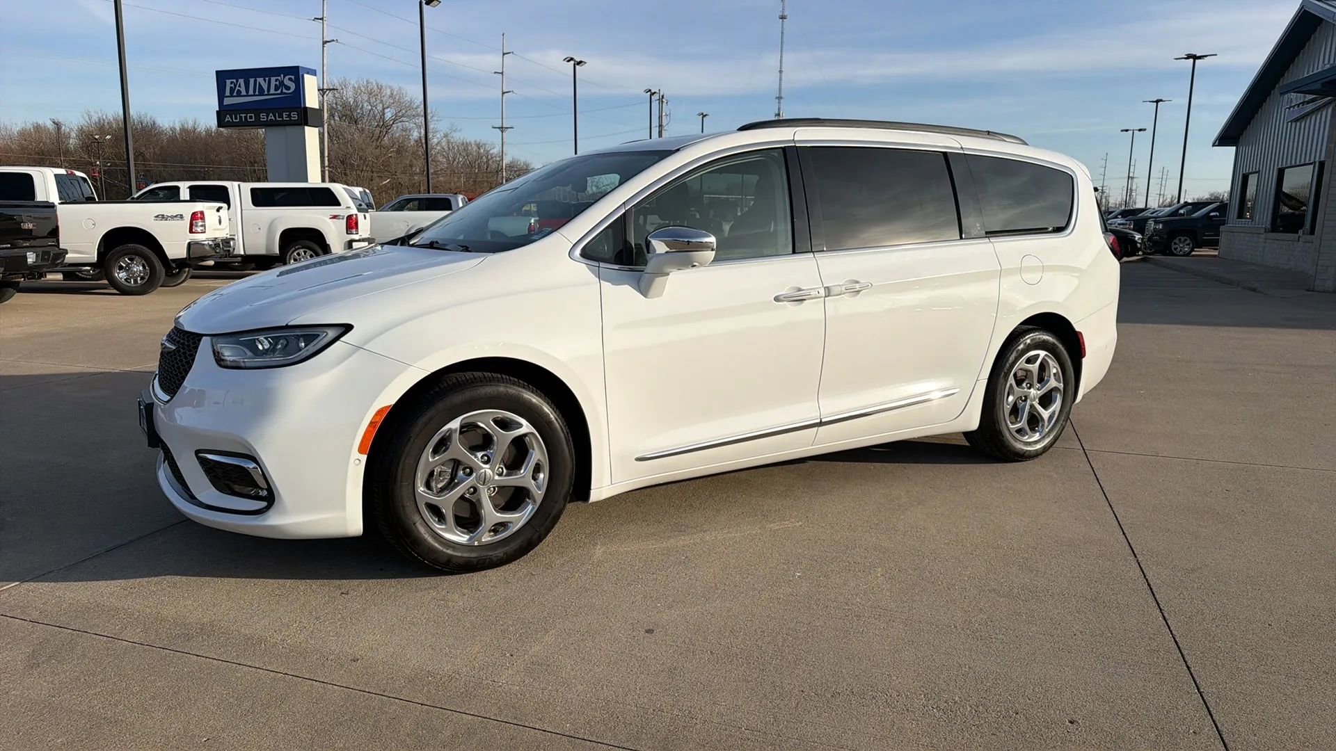 Used 2022 Chrysler Pacifica Limited image 5