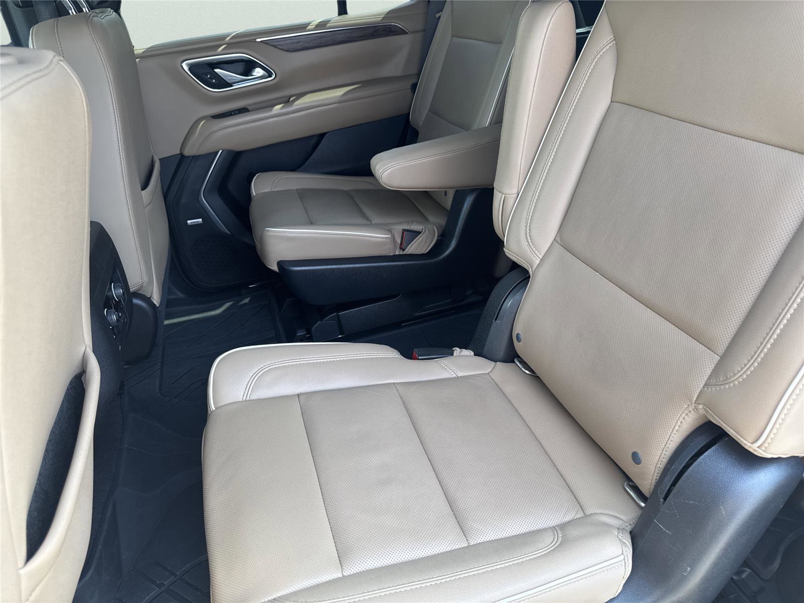 Used 2021 Chevrolet Tahoe Premier AWD/4WD image 34
