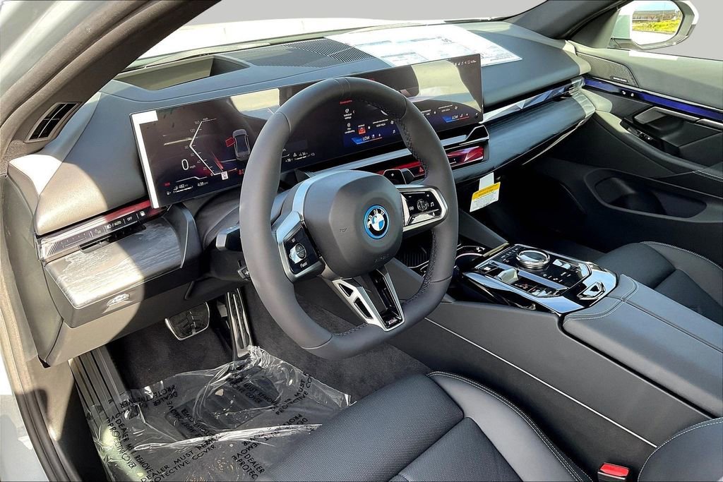 New 2026 BMW 550e xDrive AWD/4WD image 17