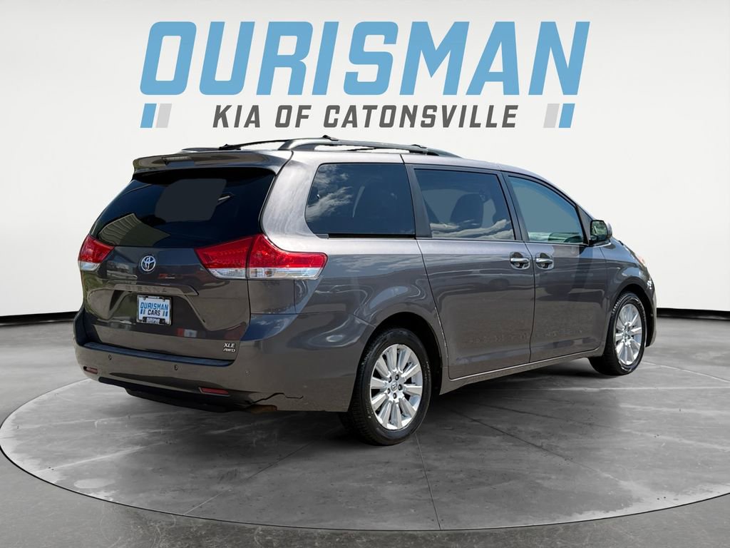 Used 2014 Toyota Sienna XLE w/ Entertainment Package image 6