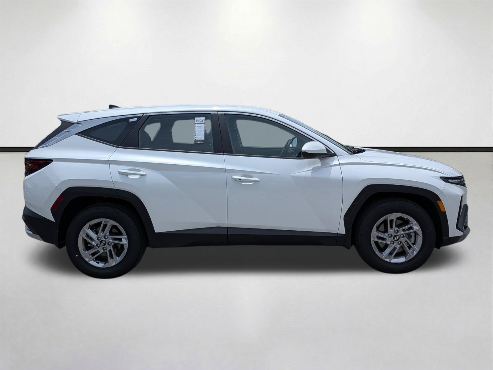 Used 2025 Hyundai Tucson SE FWD image 3