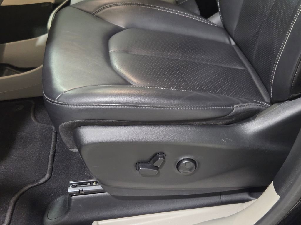 Used 2024 Chrysler Pacifica Touring-L FWD image 15