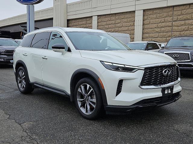 Certified 2023 INFINITI QX60 Luxe w/ Performance Audio Package image 3