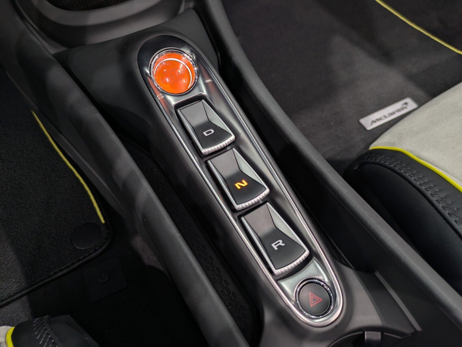 Used 2025 McLaren Artura Spider image 15