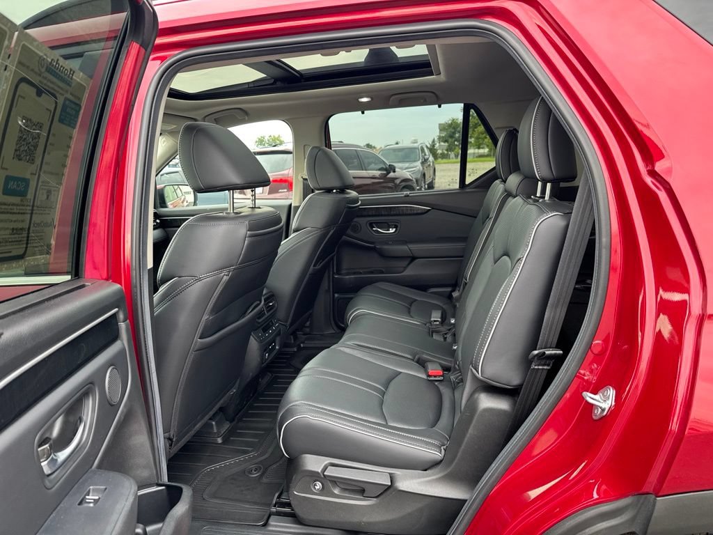 Certified 2025 Honda Pilot Elite image 36