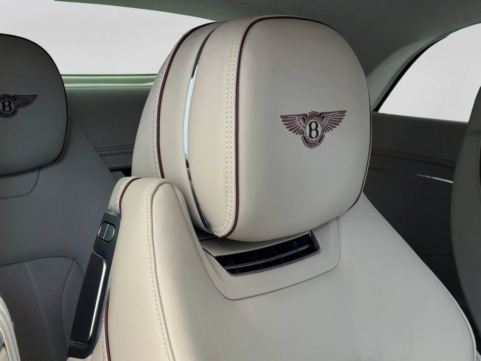 Used 2024 Bentley Continental GT AWD/4WD image 42