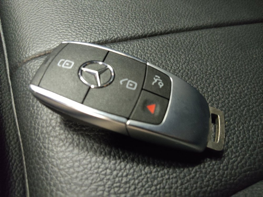 Used 2021 Mercedes-Benz GLB 250 4MATIC w/ Premium Package image 32
