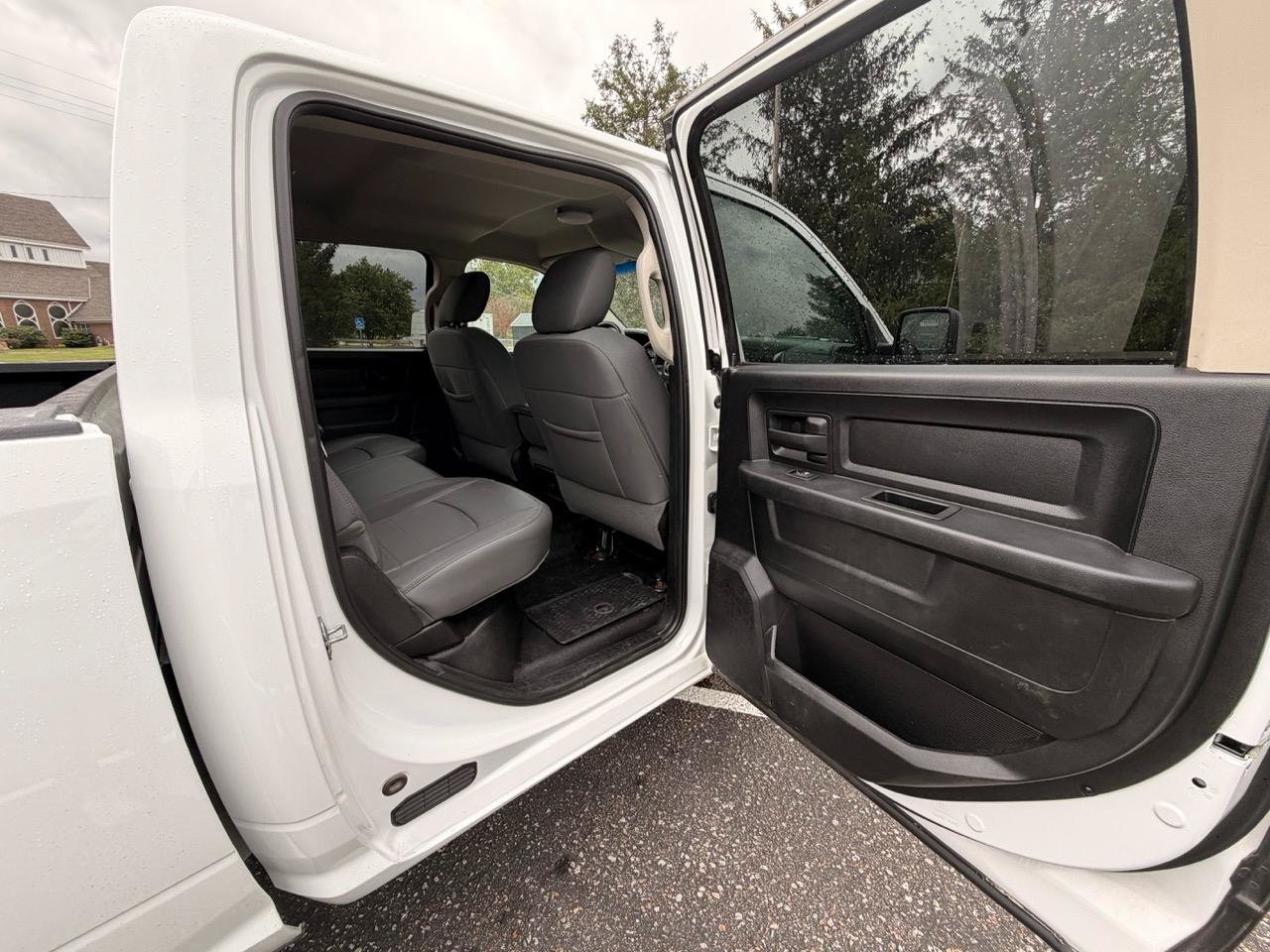 Used 2014 RAM 1500 4x4 Crew Cab image 17