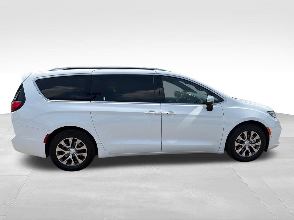 Used 2026 Chrysler Pacifica Pinnacle FWD image 6