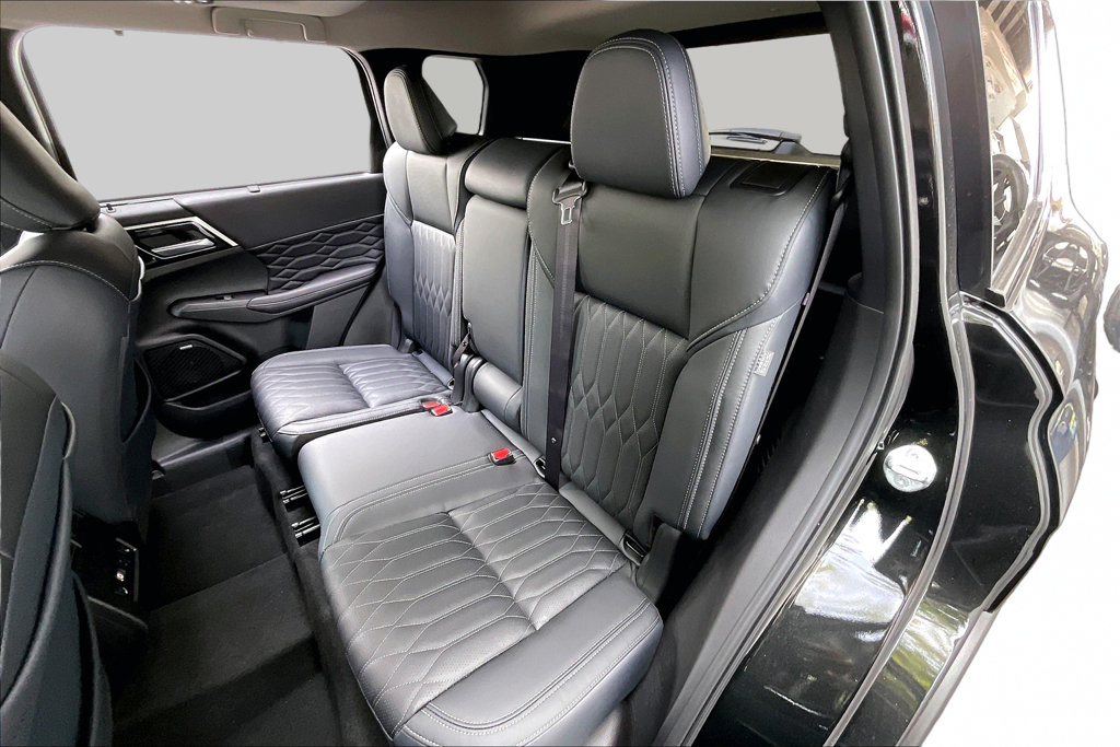 New 2026 Mitsubishi Outlander SEL FWD image 10