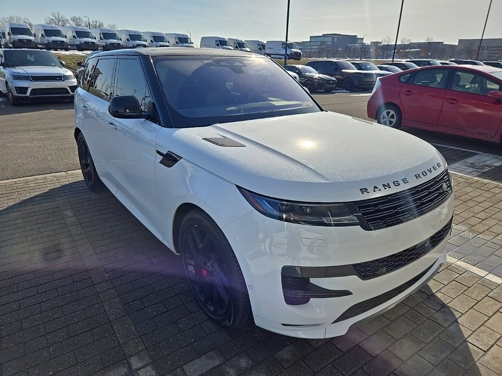 Used 2023 Land Rover Range Rover Sport SE Dynamic image 3
