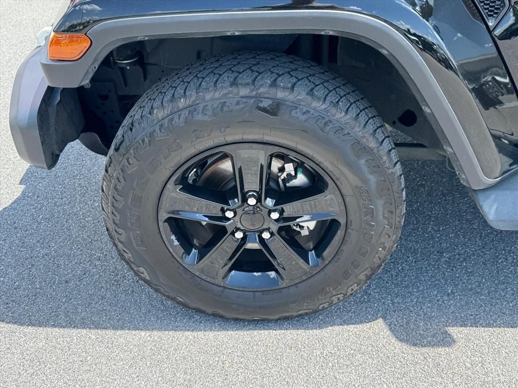 Used 2023 Jeep Wrangler Unlimited Sahara AWD/4WD image 15