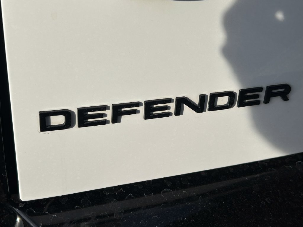 Used 2024 Land Rover Defender 130 X-Dynamic SE AWD/4WD image 13
