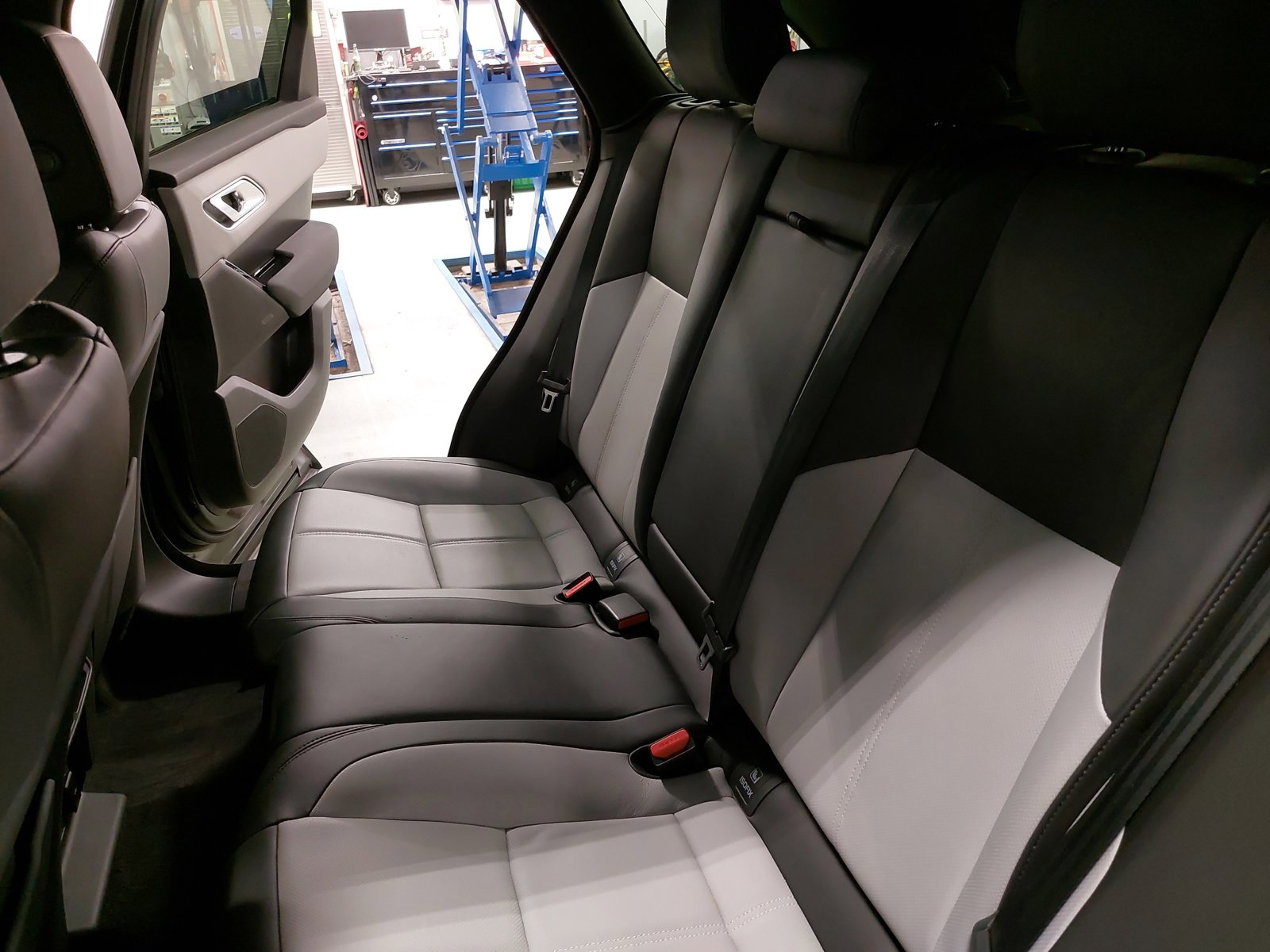 Used 2024 Land Rover Range Rover Velar Dynamic SE image 16