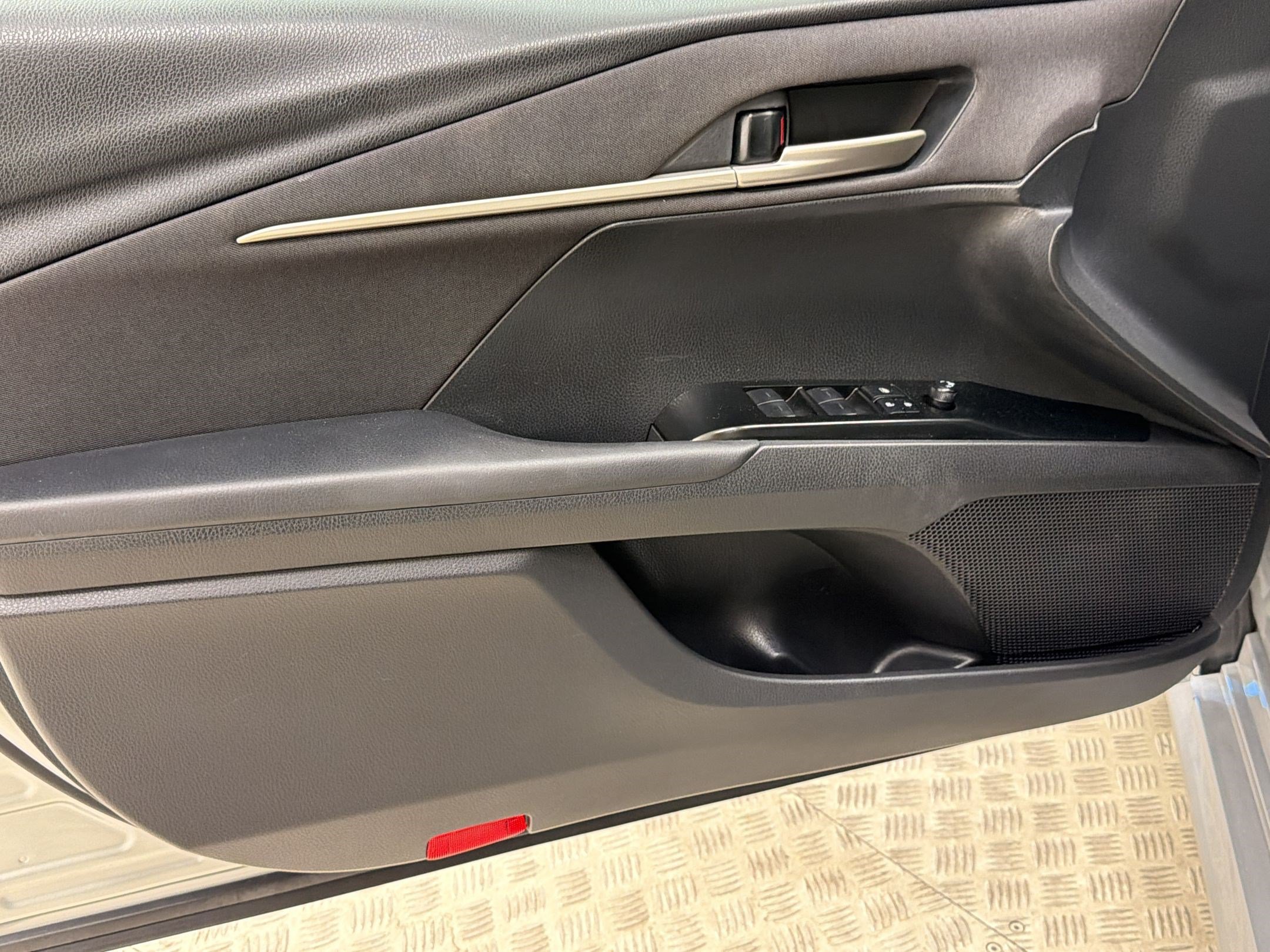 Used 2025 Toyota Camry LE FWD image 12