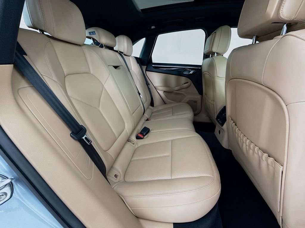 Certified 2025 Porsche Macan image 31