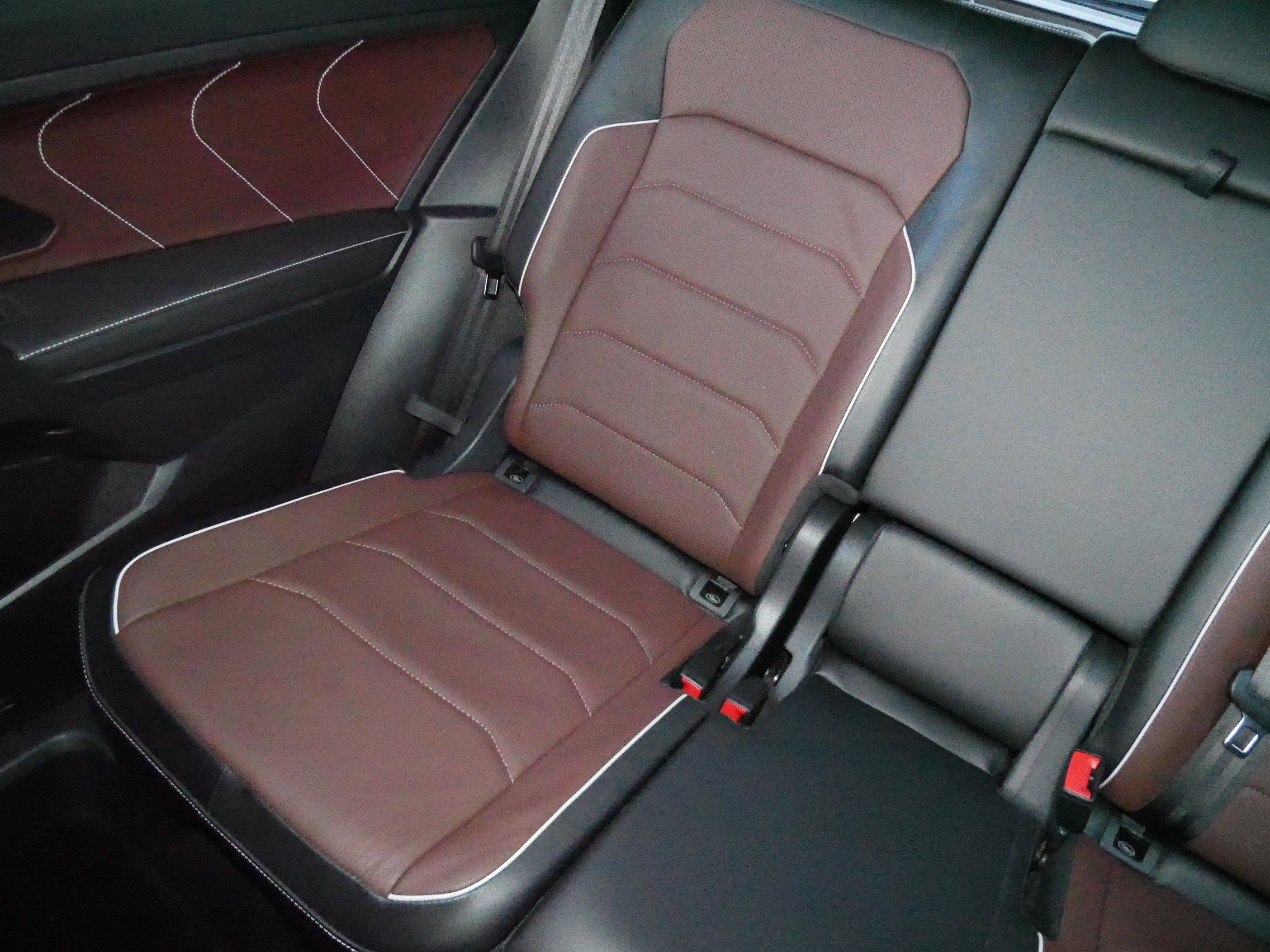 Certified 2022 Volkswagen Tiguan SEL R-Line image 12