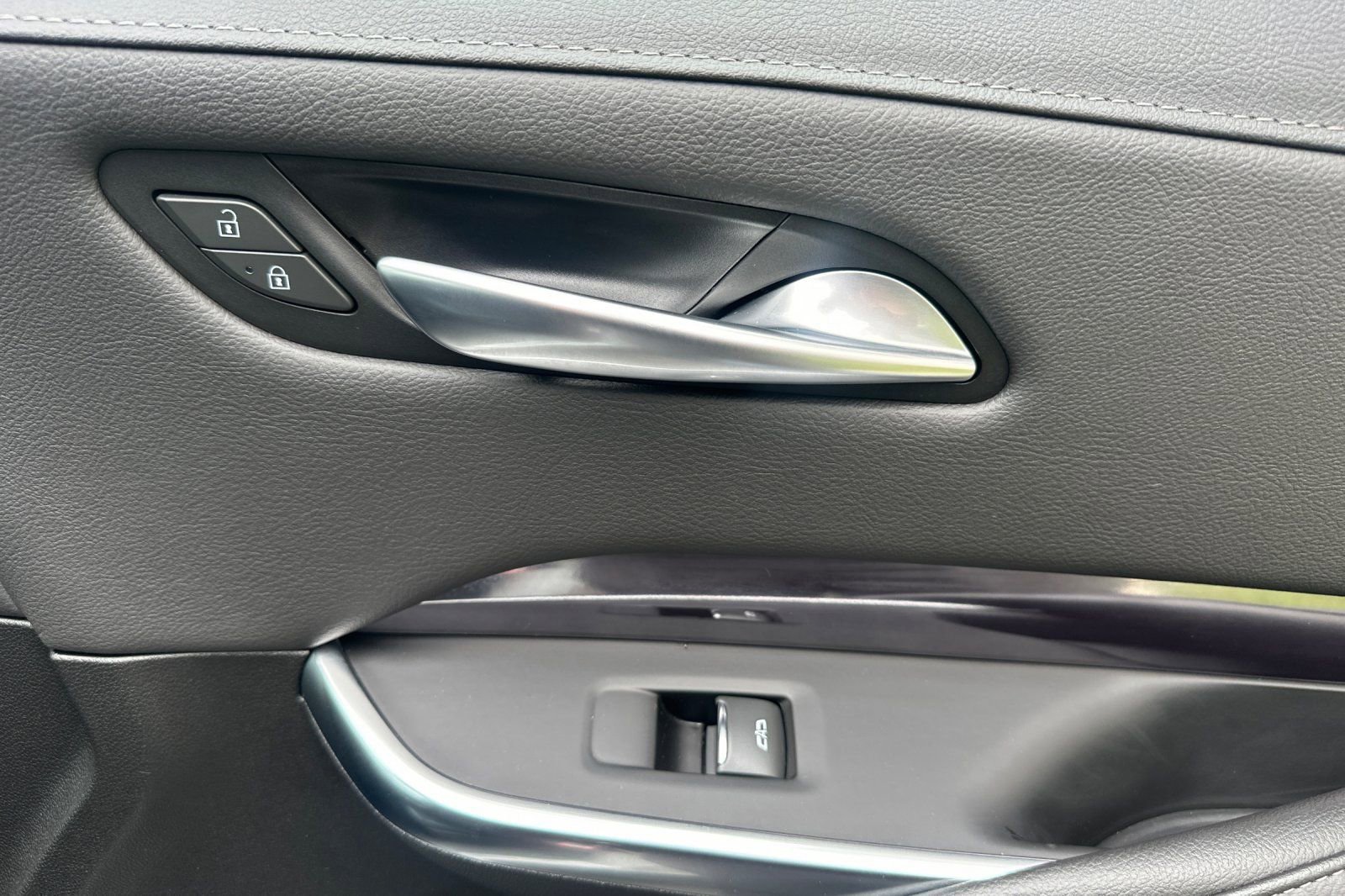 Used 2023 Cadillac XT4 Luxury w/ Cold Weather Package image 22