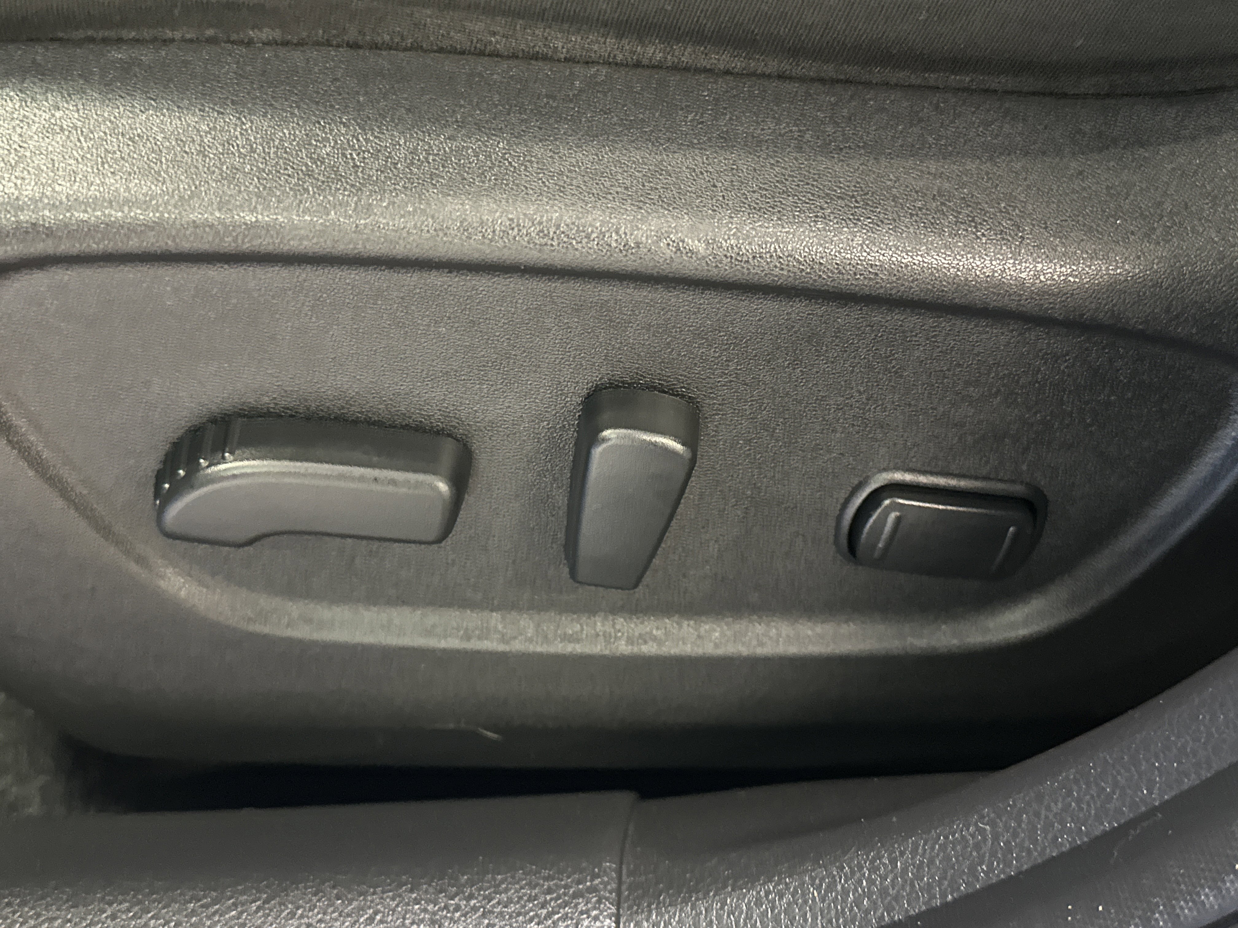 Used 2016 Nissan Rogue SV image 22