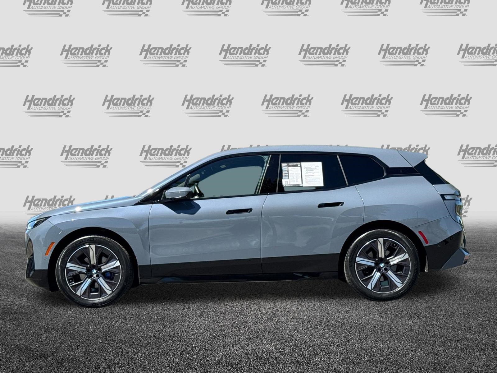 Used 2024 BMW iX xDrive50 w/ Sport Package AWD/4WD image 8