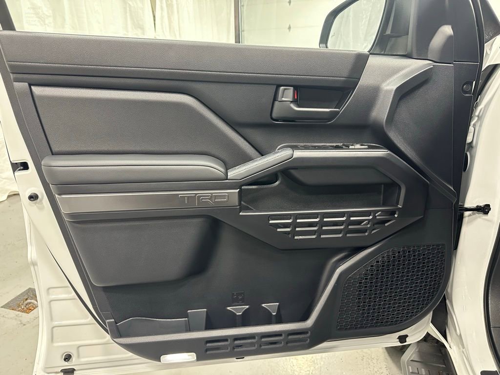 Used 2025 Toyota 4Runner TRD Off-Road image 8