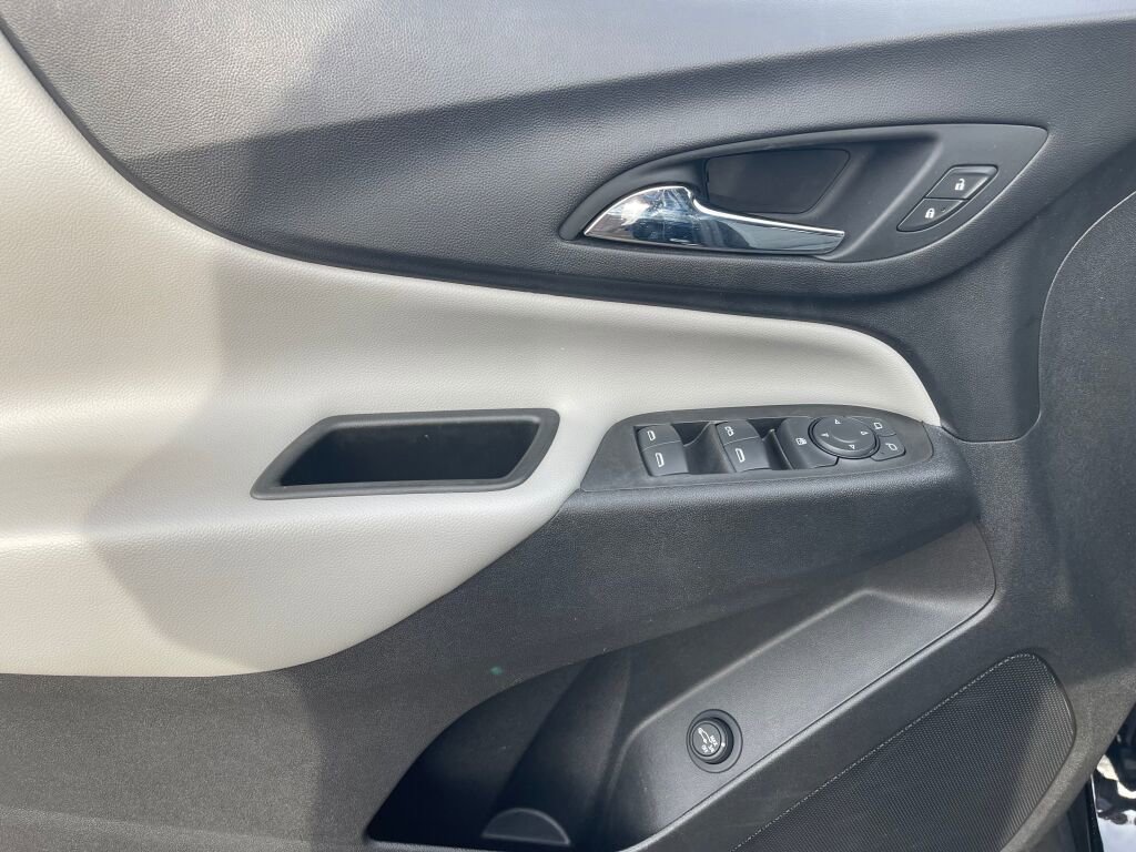 Used 2020 Chevrolet Equinox LT w/ Driver Convenience Package image 6