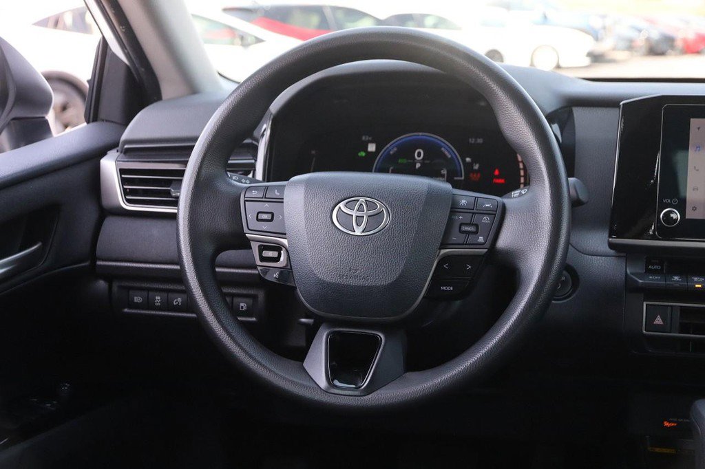 Used 2025 Toyota Camry LE image 23
