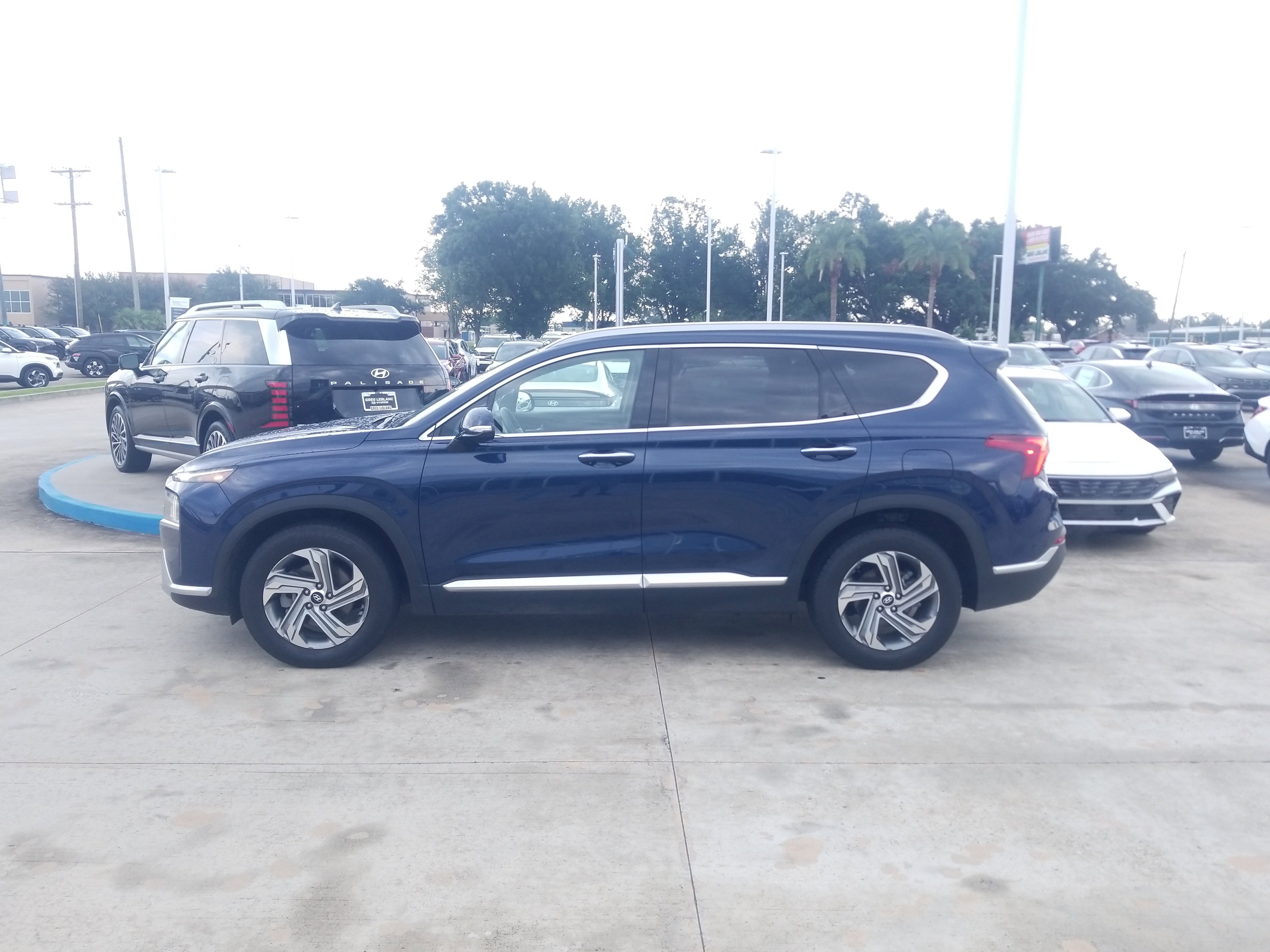 Used 2021 Hyundai Santa Fe SEL w/ Convenience + Premium Package image 4