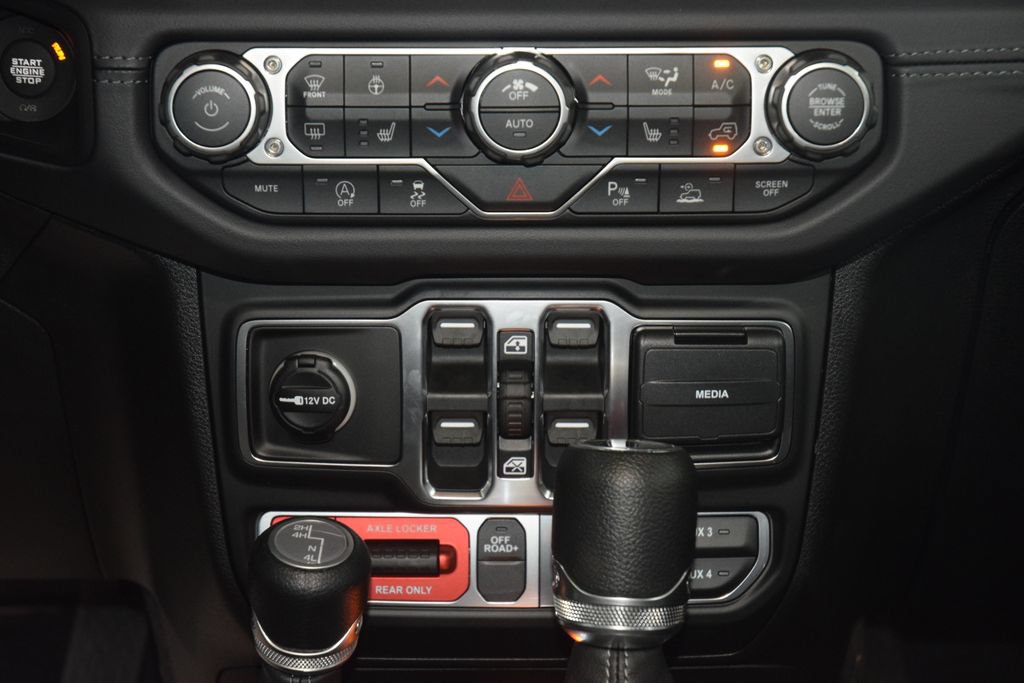 Used 2026 Jeep Gladiator Mojave w/ Safety Group AWD/4WD image 34