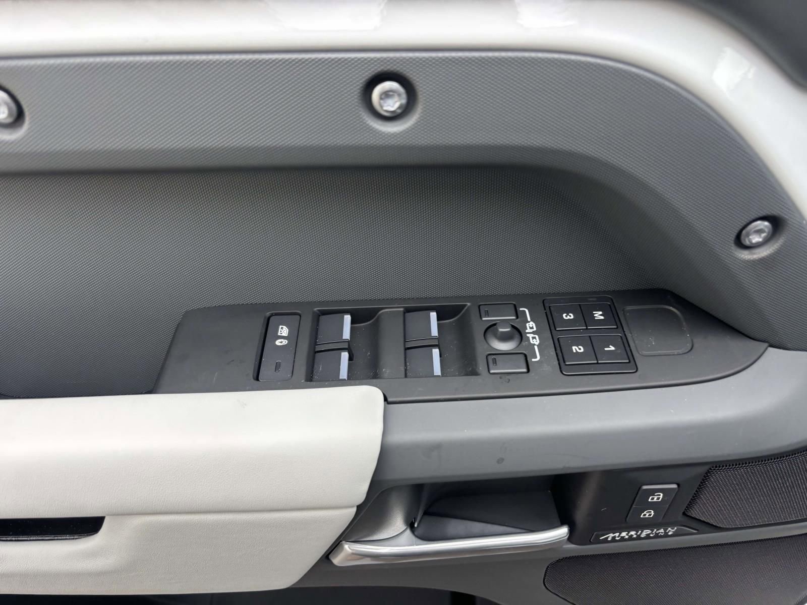 New 2026 Land Rover Defender 110 X-Dynamic SE image 12