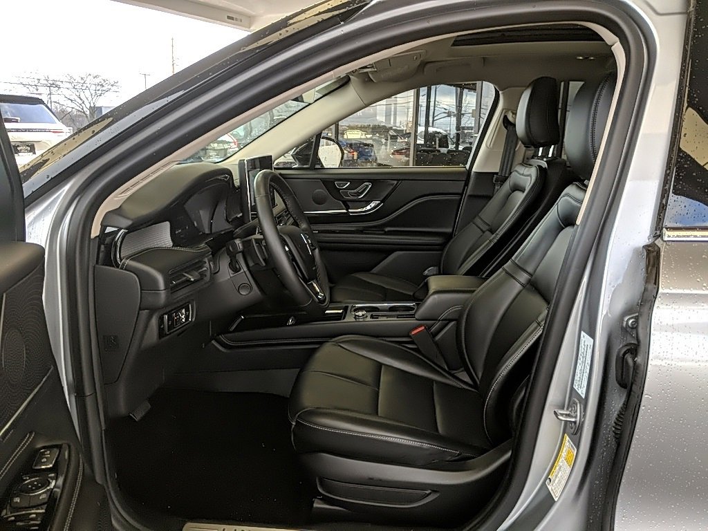 Used 2023 Lincoln Corsair FWD w/ Equipment Group 101A image 11