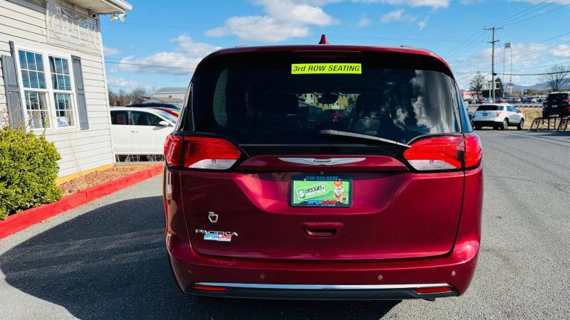 Used 2017 Chrysler Pacifica Touring-L Plus w/ Advanced Safetytec Group image 5