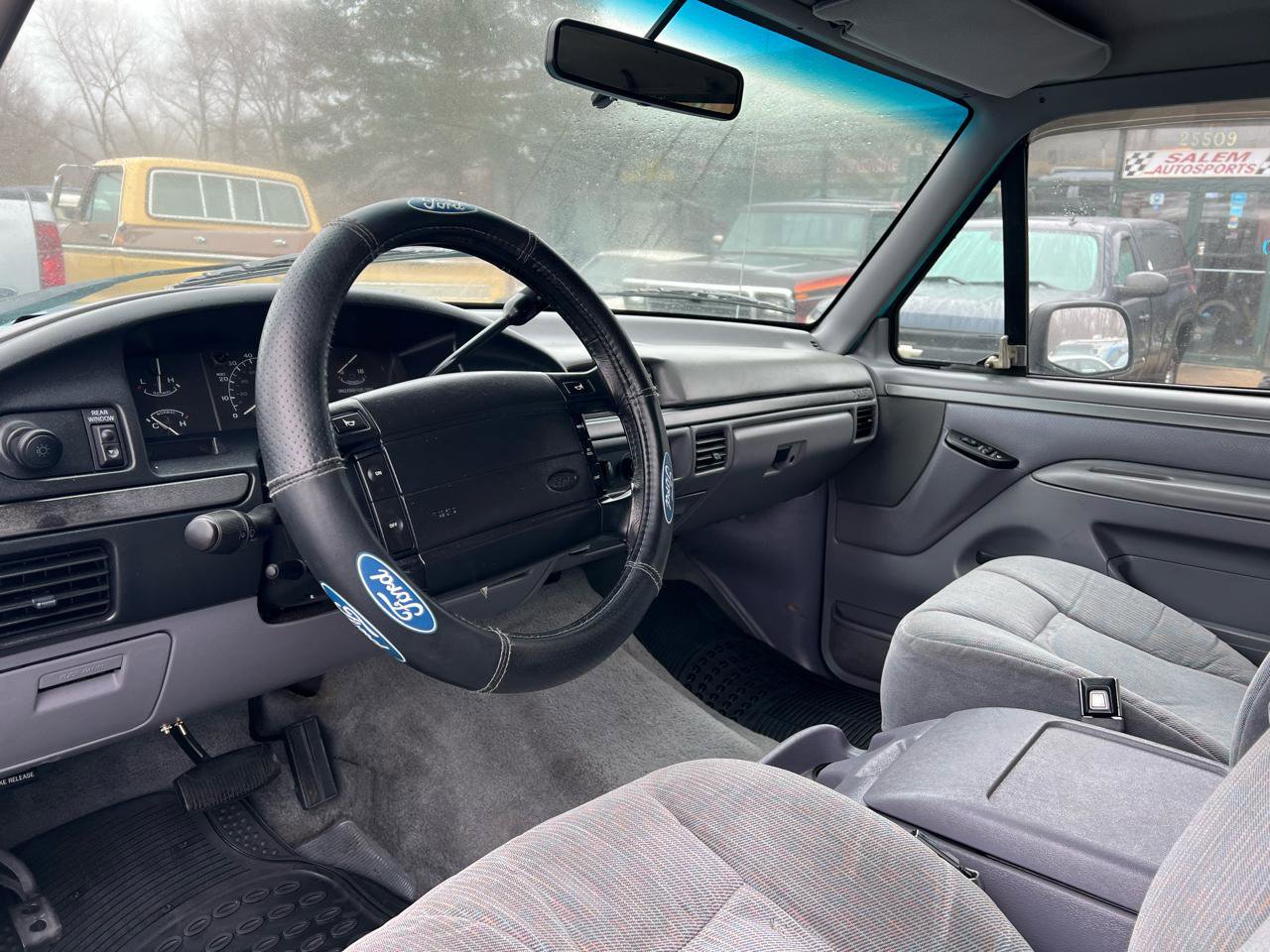 Used 1994 Ford Bronco XLT image 7