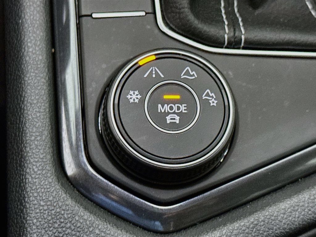 Used 2024 Volkswagen Tiguan SEL R-Line AWD/4WD image 11