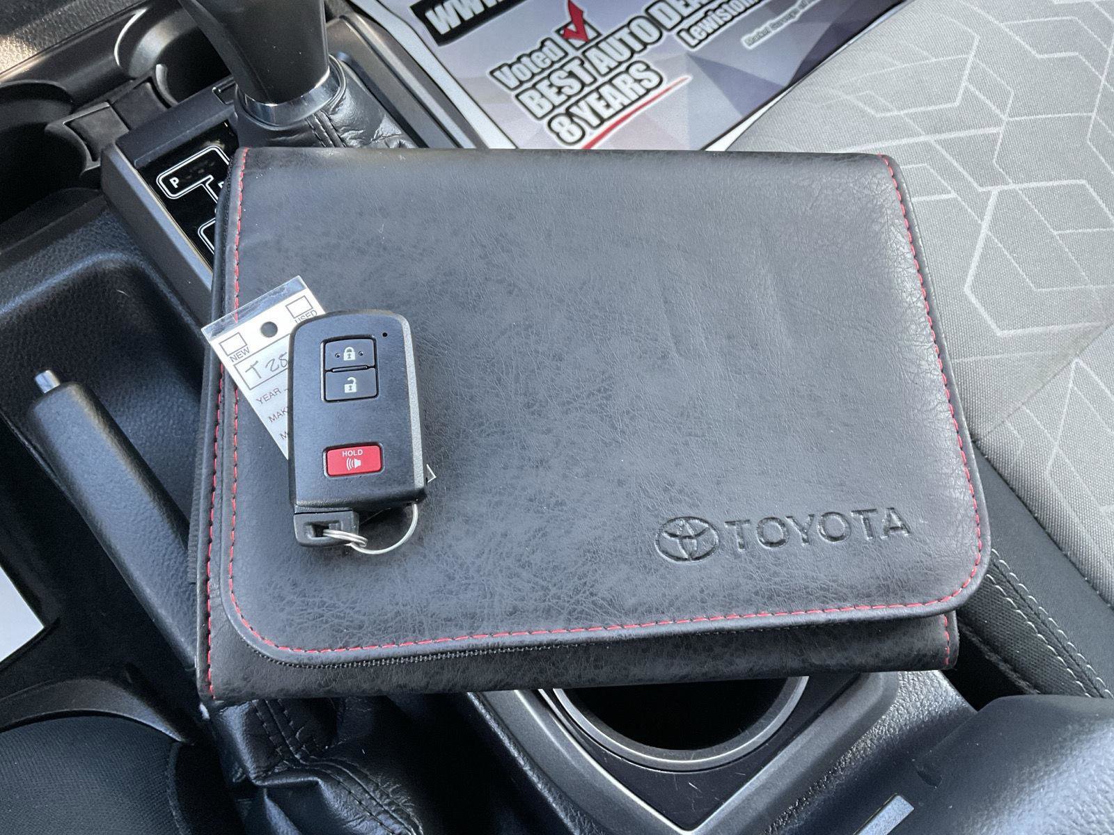 Used 2021 Toyota Tacoma TRD Off-Road w/ Technology Package image 18