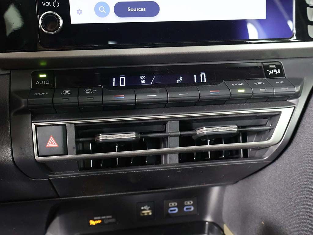 Used 2025 Toyota Camry LE FWD image 40