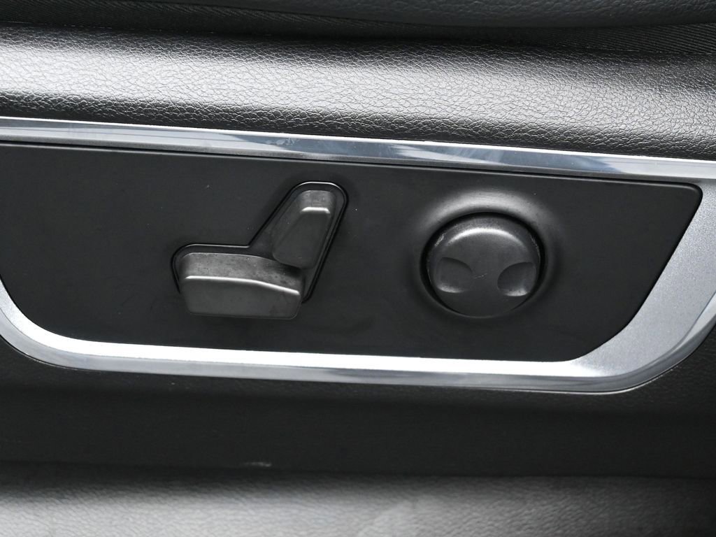 Used 2022 RAM 1500 Laramie w/ Sport Appearance Package image 10