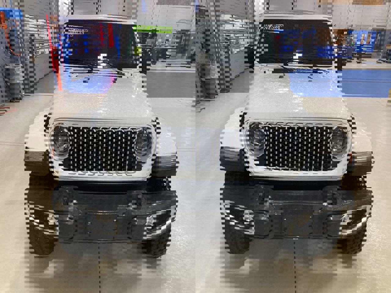 Used 2016 Nissan Juke SV image 2