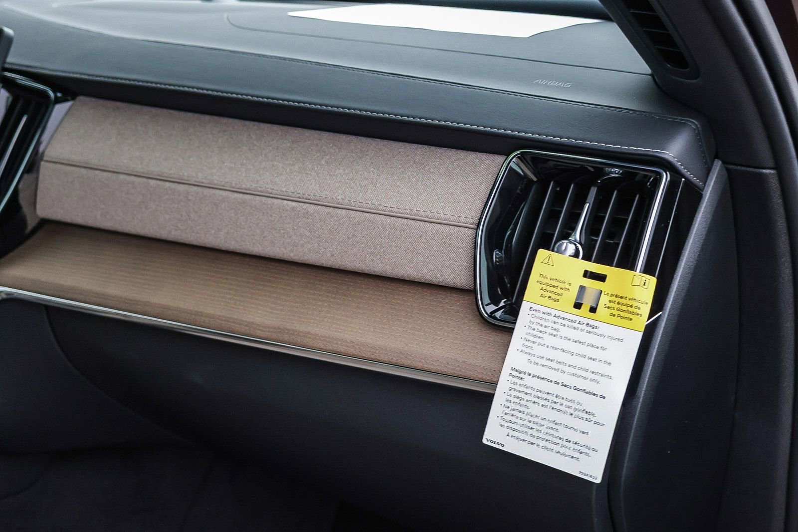 New 2025 Volvo XC90 B6 Core w/ Climate Package image 19