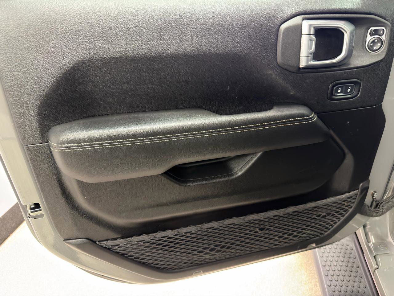 Used 2023 Jeep Wrangler Sahara AWD/4WD image 14