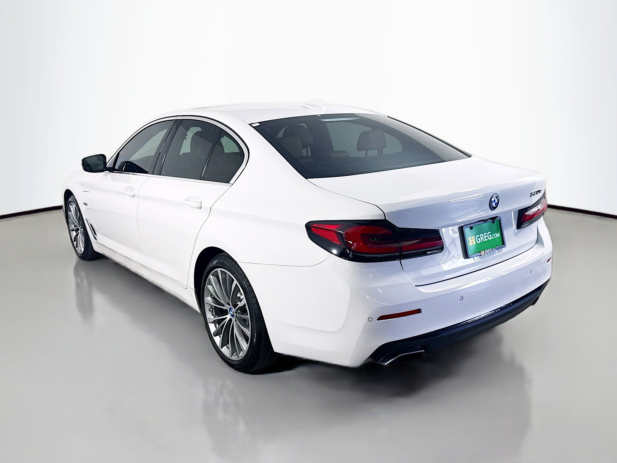 Used 2023 BMW 530e w/ Premium Package image 7