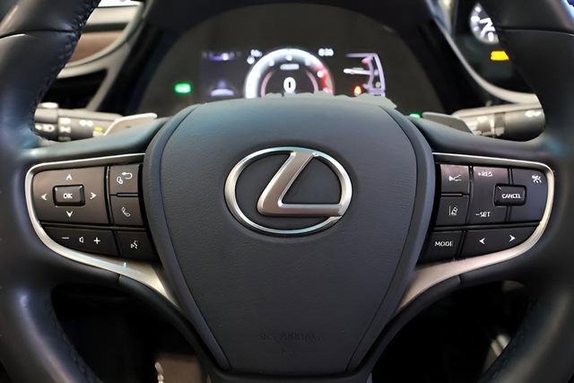 Used 2025 Lexus ES 300h w/ Premium Package image 2