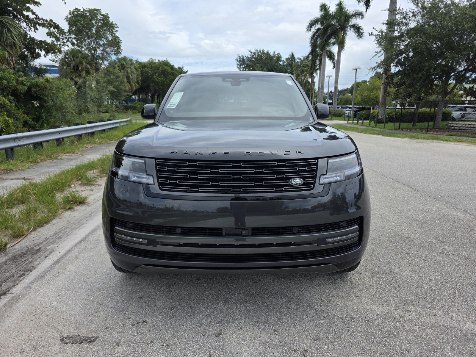 New 2026 Land Rover Range Rover Long Wheelbase SE AWD/4WD image 8