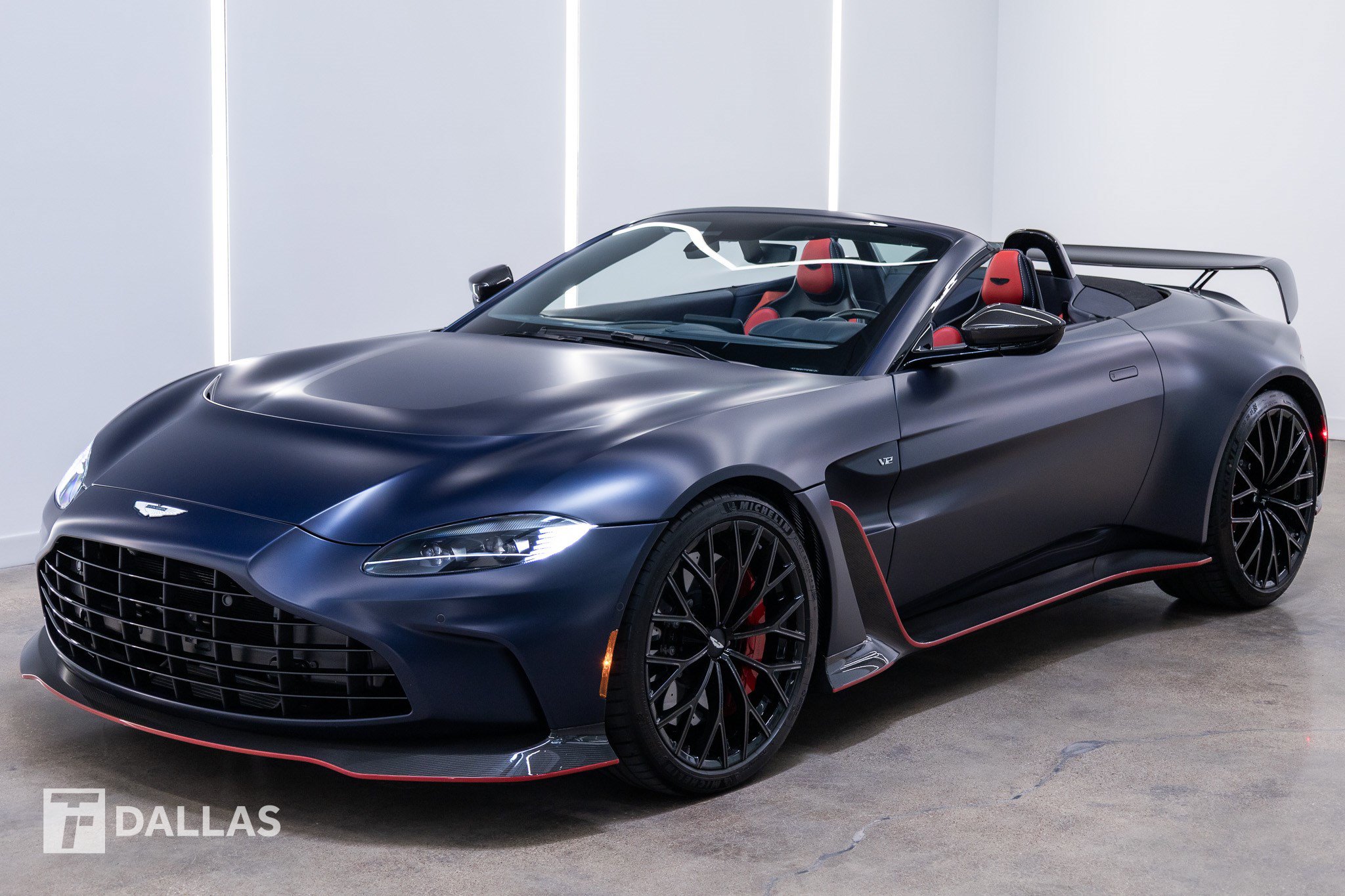 Used 2023 Aston Martin V12 Vantage Roadster RWD image 6