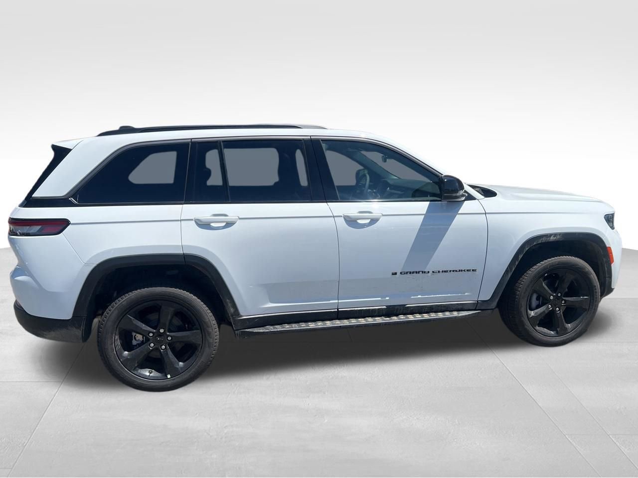 New 2026 Jeep Grand Cherokee Limited w/ Limited Altitude Package AWD/4WD image 6