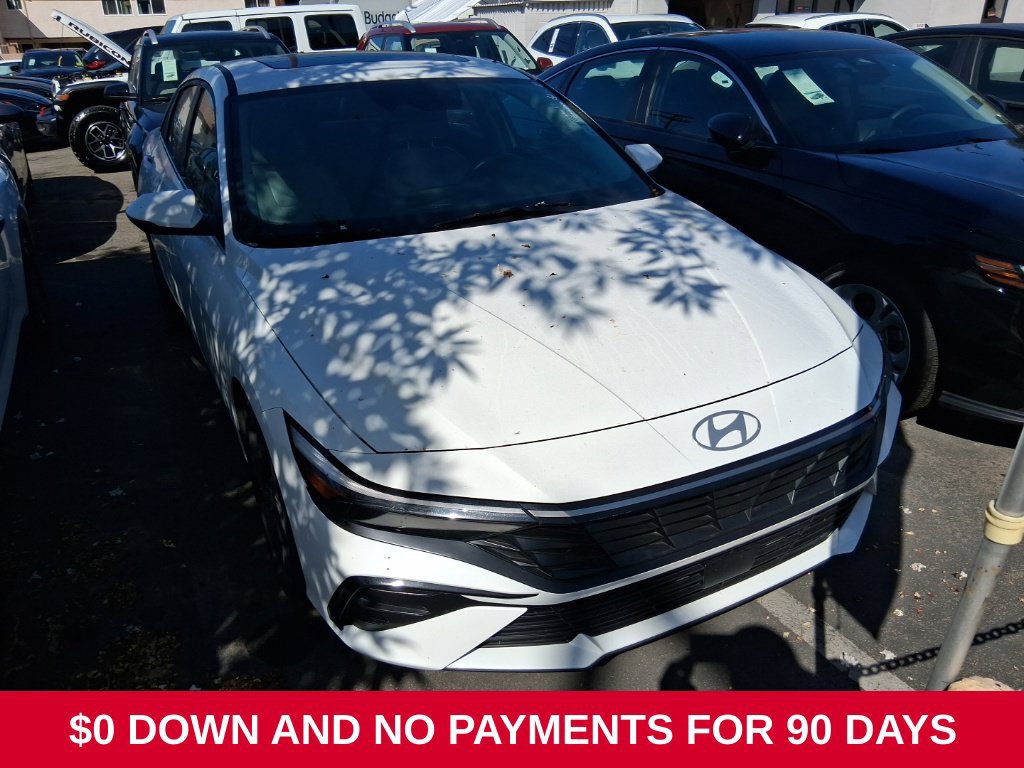 Used 2025 Hyundai Elantra Limited FWD image 3