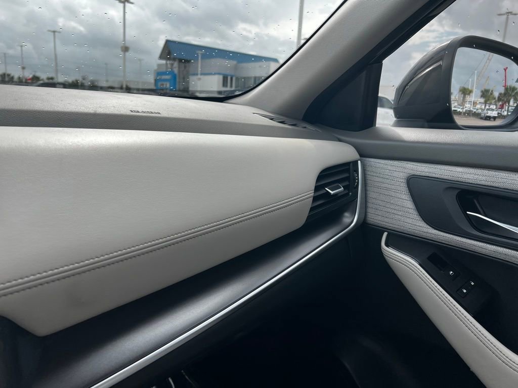 Used 2023 Nissan Rogue SV image 90