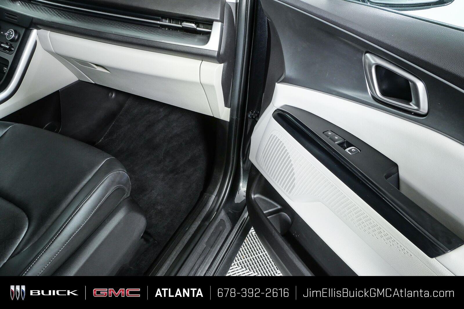Used 2022 Kia Carnival LX FWD image 23